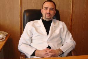 «Выдоили и выпустили»: Экс-«глава Горловского горздрава» работает в Крыму на АЗС, - журналист
