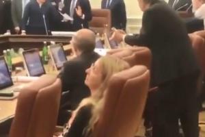В сети высмеяли реакцию Супрун на перепалку Гройсмана и Ляшко на заседании Кабмина