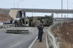 В России на оживленной трассе опрокинулся ЗРПК "Панцирь"