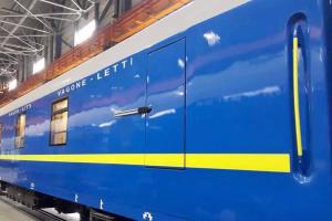 В украинских поездах международного сообщения появятся новые вагоны с удобствами - кадры