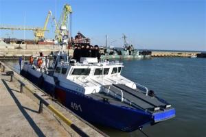 Российские военные начали патрулировать Керченский мост: кадры