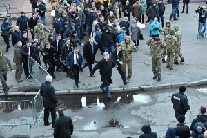 СМИ распространили фейк о "сбежавшем с митинга" Порошенко: что было на самом деле
