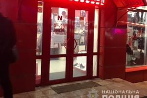 В Борисполе вооруженные грабители ворвались в ювелирный магазин и забрали драгоценности на 5 миллионов гривен