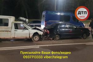 В Киеве водитель совершил два ДТП, бросил автомобиль и ушел