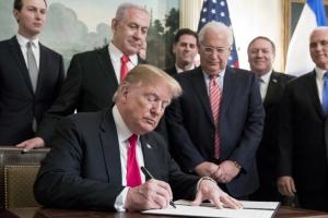 Трамп подписал указ о признании суверенитета Израиля над Голанскими высотами