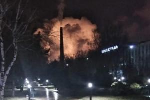 В Мариуполе над "Азовсталью" пламя и дым: на предприятии прокомментировали ситуацию