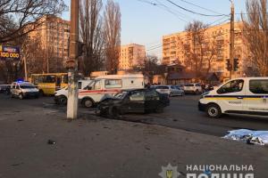 В Одессе авто, попавшее в ДТП, влетело в патруль нацгвардейцев: один погиб, много раненых