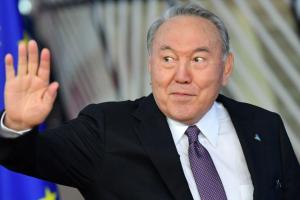 "Пока внимание отвлечено на Украину": Березовец назвал цель отставки Назарбаева