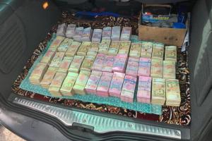 Луценко: В Ровенской области задержали агитатора с 2,5 миллионами гривен для подкупа избирателей