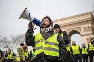 Во Франции "желтых жилетов" будут усмирять военные