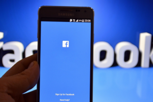 Гай: Facebook заблокировал около 2000 разных российских страниц и групп
