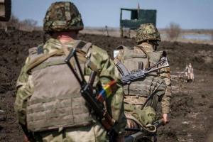 Трое защитников Украины ранены на Донбассе
