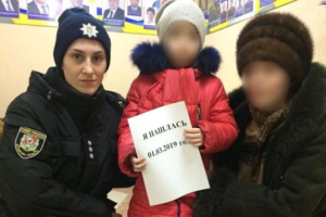 В Лисичанске 6-летняя девочка сбежала от пьяной матери