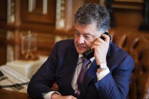 Украинцам начал массово "звонить" Порошенко: в сети ажиотаж