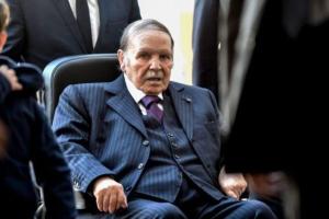 Президент Алжира планирует подать в отставку, - СМИ