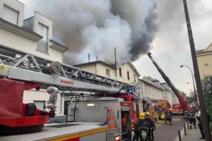 Во Франции вблизи Версаля происходит масштабный пожар