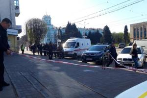 В Каменском неизвестные стреляли в общественного активиста, пострадали прохожие