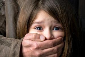 Затащил в квартиру 8-летнюю девочку: В Кривом Роге поймали педофила-рецидивиста