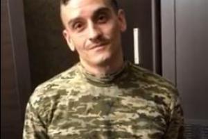 "Поддержал флешмоб": Добровольца АТО, обратившегося в видео к Зеленскому с "мухой" в руках, накрыл спецназ