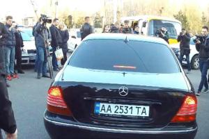 Зеленский приехал сдавать анализы на автомобиле, который принадлежал Коломойскому