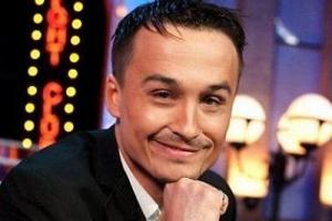 "Угрожали все утро": Экс-участник "Квартала 95" Манжосов сбежал с собственной пресс-конференции
