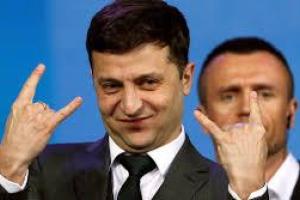 РосТВ решило показать старое шоу “Магия”, где ведущий – Зеленский