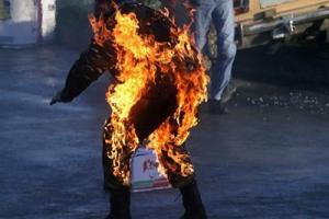 В Харькове посреди улицы внезапно загорелась женщина