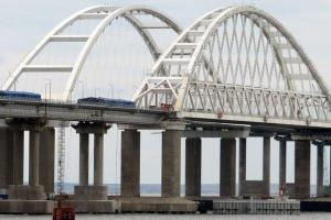 "Сыпаться начал?" Крымский мост закроют для грузовиков