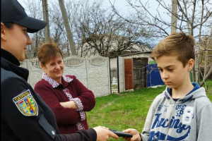Был найден патрульными на детской площадке: В Лисичанске ребенок потерял смартфон