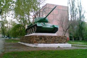 В "ЛНР" с постамента сняли памятник-танк для участия в параде Победы