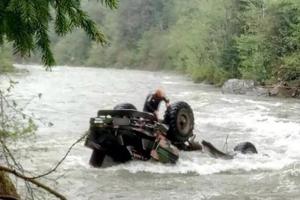 "С обрыва в реку": В Закарпатье погибли белорусские туристы
