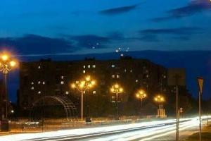 "На-нА технологии!": В Лисичанске активист показал, как латают дороги перед 9 мая