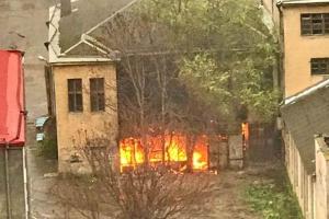 В Одессе горела столовая пищевой академии: Возможные поджигатели попали в кадр видео
