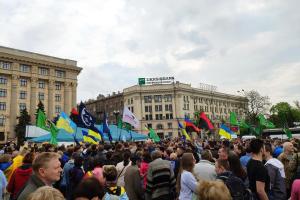 В Харькове проходит митинг против сноса палатки волонтеров, помогающих армии