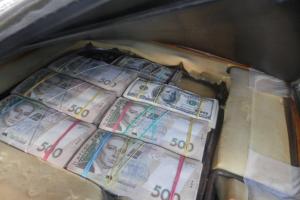 Из оккупированного Донецка в Украину пытались скрытно провезти 5 миллионов гривен