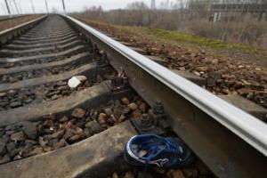 На Киевщине парня в наушниках сбил поезд, на котором ехала его мать