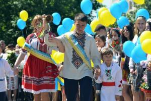 Стало известно, когда в украинских школах состоятся последние звонки и выпускные