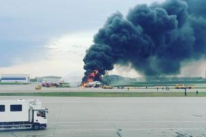 В аэропорту Шереметьево самолет совершил аварийную посадку и загорелся: много жертв