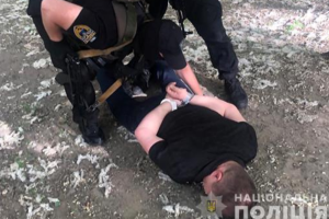 Полиция задержала группу лиц, которые шантажировали чиновников