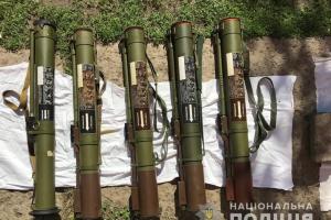 Целый склад оружия: на Луганщине местный житель хранил дома реактивные гранатометы
