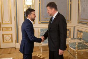 Зеленский обсудил ситуацию на Донбассе с главой ОБСЕ