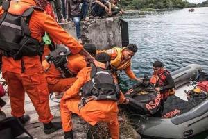 Крушение пассажирского парома в Индонезии: есть погибшие
