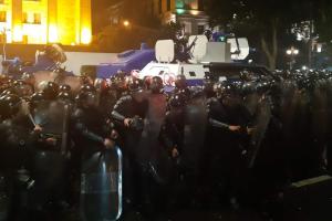 В Грузии спецназ разогнал митингующих: беспорядки продолжаются