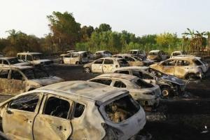 На пляже в Сицилии сгорело более 40 автомобилей