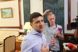 Зеленский об атмосфере в АП на Банковой: "Здесь нельзя находиться, я двинусь умом" 
