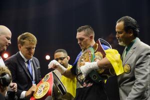Александр Усик отказался от пояса IBF в тяжелом весе