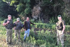 На Луганщине пограничники задержали россиянина, который пробирался в "ЛНР", чтобы "воевать против США"