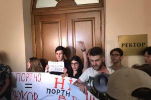 Протесты в КНУ Шевченко из-за возвращения Портнова: студенты объявили ночную забастовку под дверью ректора