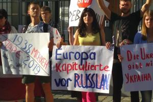 В Киеве пикетировали посольства государств, которые поддержали возвращение России в ПАСЕ