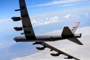 Российские Су-27 перехватили бомбардировщики США над Черным и Балтийским морями